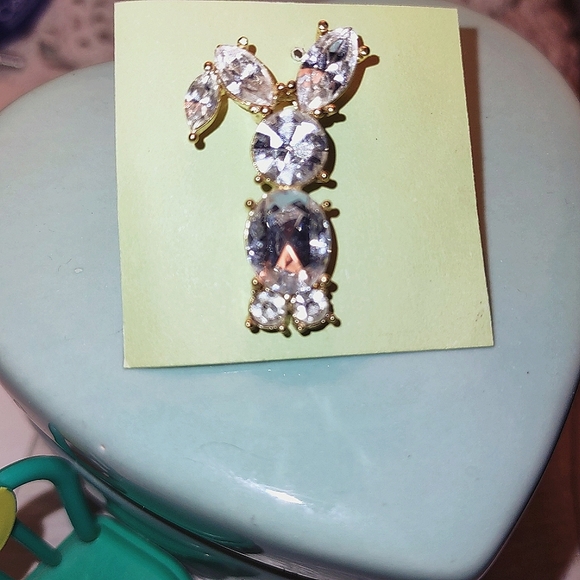 Crystal Bunny Rabbit Pin - Picture 10 of 15